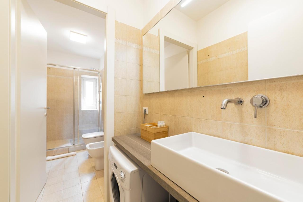 Roomy Apartment Close To Subway M5! Милан Экстерьер фото